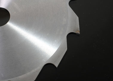 A tabela feito-à-medida que marca o painel viu a lâmina Diamond Sawblade 140 x 2,2 x 8