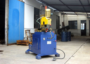 O corte da tubulação do controle numérico considerou a máquina, equipamento do corte do tubo de cobre
