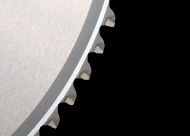 Metal que corta a lâmina de serra circular