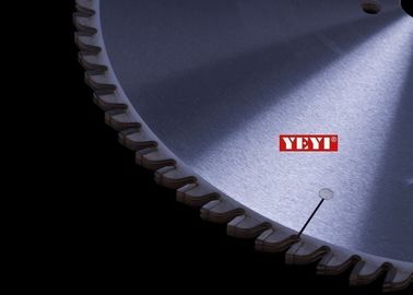 o dente do TCT 80 de 300mm circular viu a lâmina cortando a madeira/MDF para serras de execução sob medida