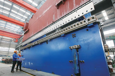 Máquina de dobra hidráulica da tubulação com a sincronização de 2 grupos que trabalha junto o CNC